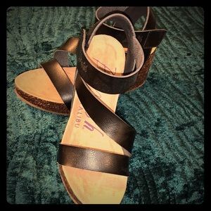Blowfish Malibu strappy wedges size 61/2